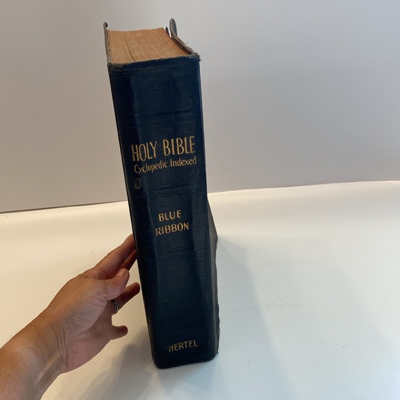 Vintage 1936 New Standard Reference Bible, Cyclopedic Indexed - Picture 3 of 16